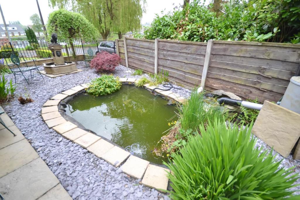 Outside - Side Garden