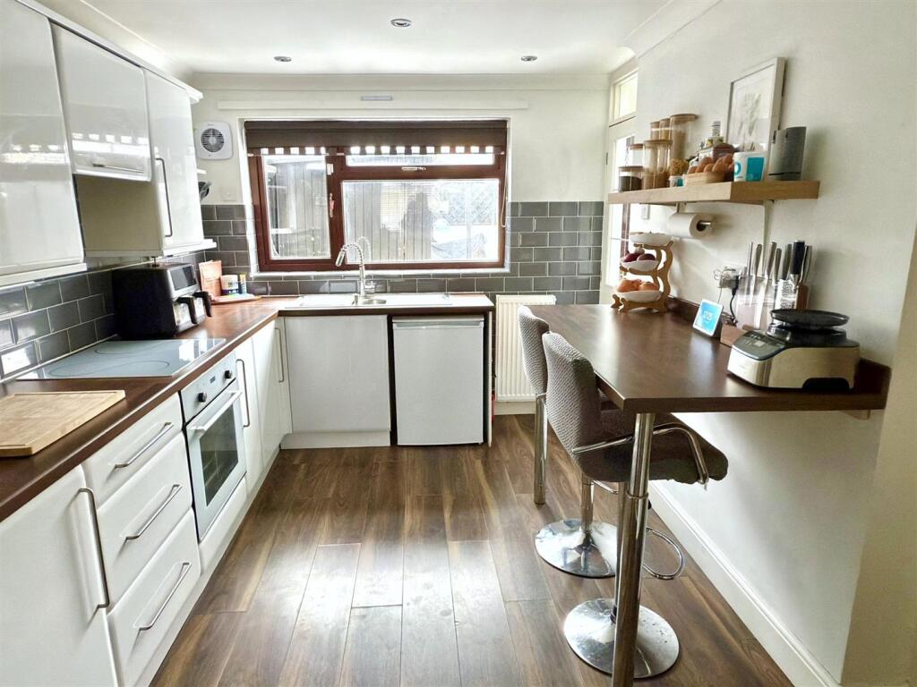 KITCHEN BREAKFAST ROOM.jpg