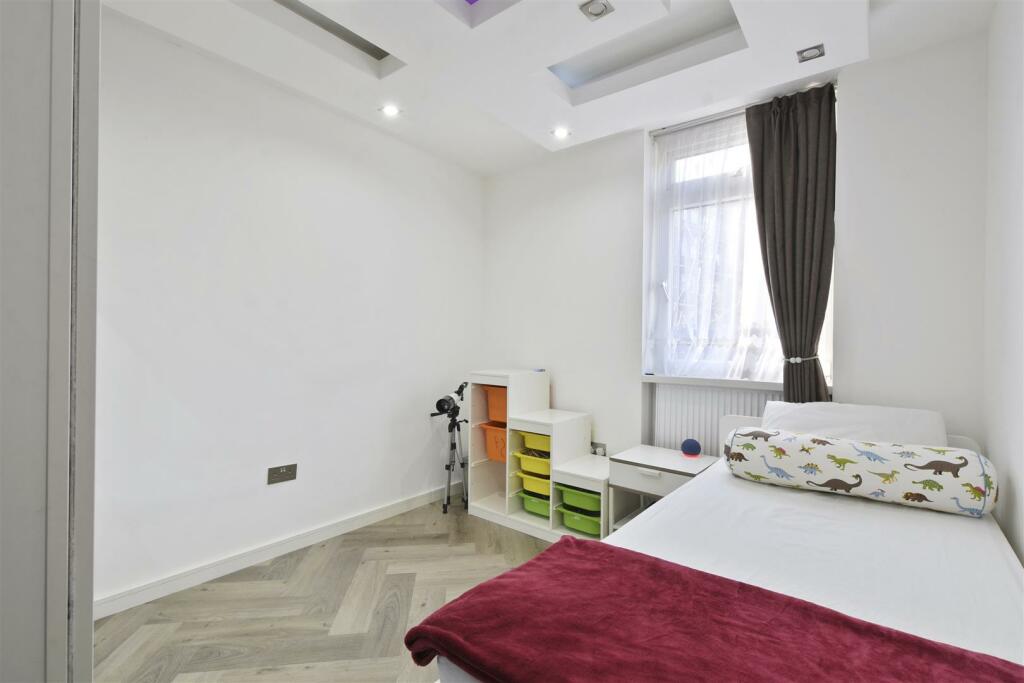 02-7a61GCPMSC - 7 Bramshurst - Bathroom 2 -Origina