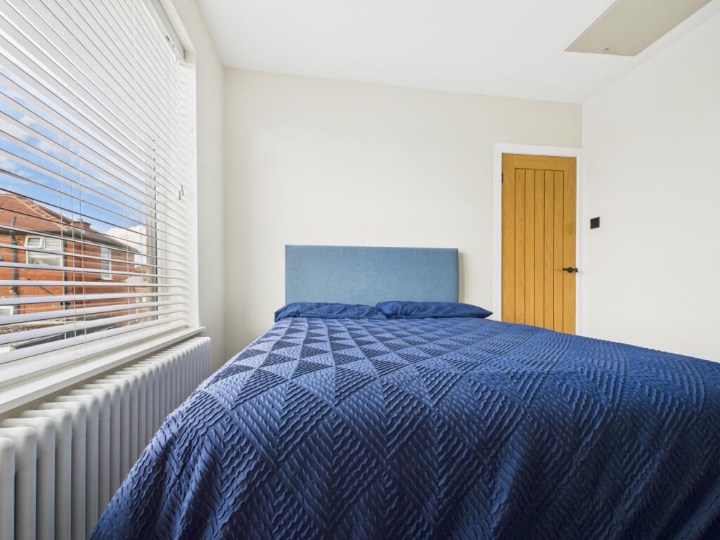 CAM03729G0-PR0138-STILL005