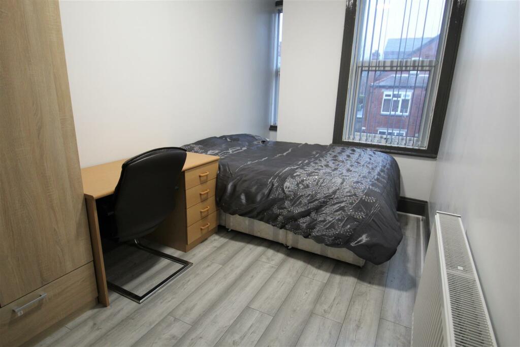 IMG_1795 Bedroom.jpg