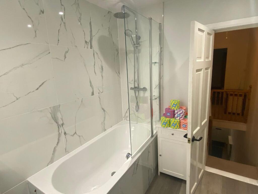 Bathroom 2.jpg