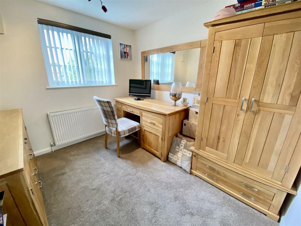 BEDROOM 4