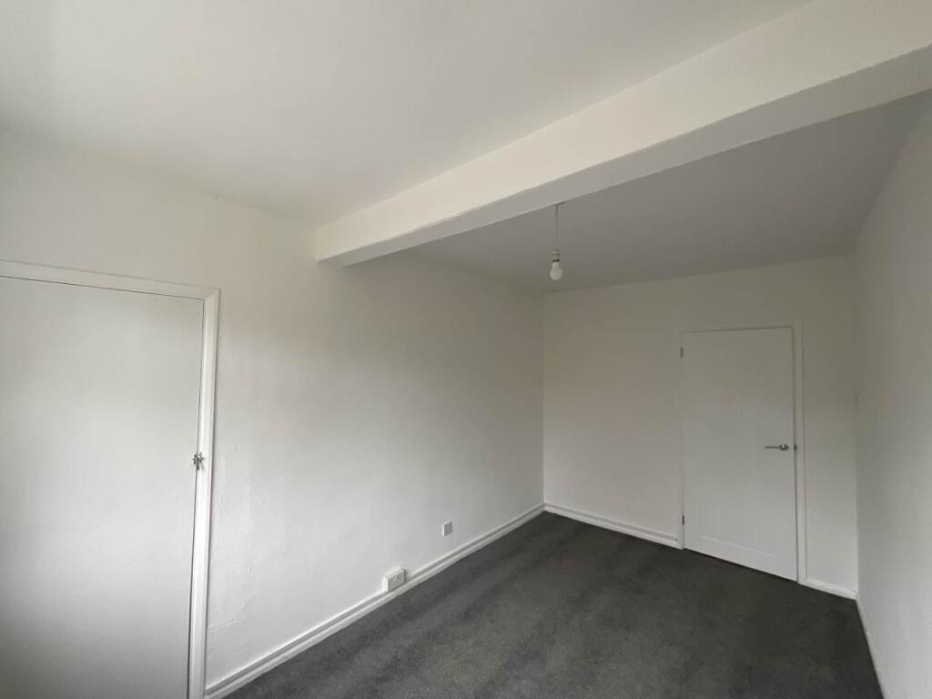 57 Roding Lane North