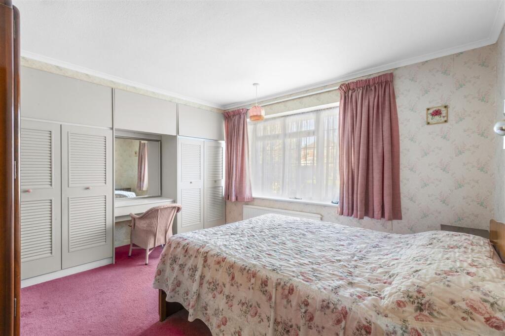 12 Daws Lea, HP11 1QF-2.jpg