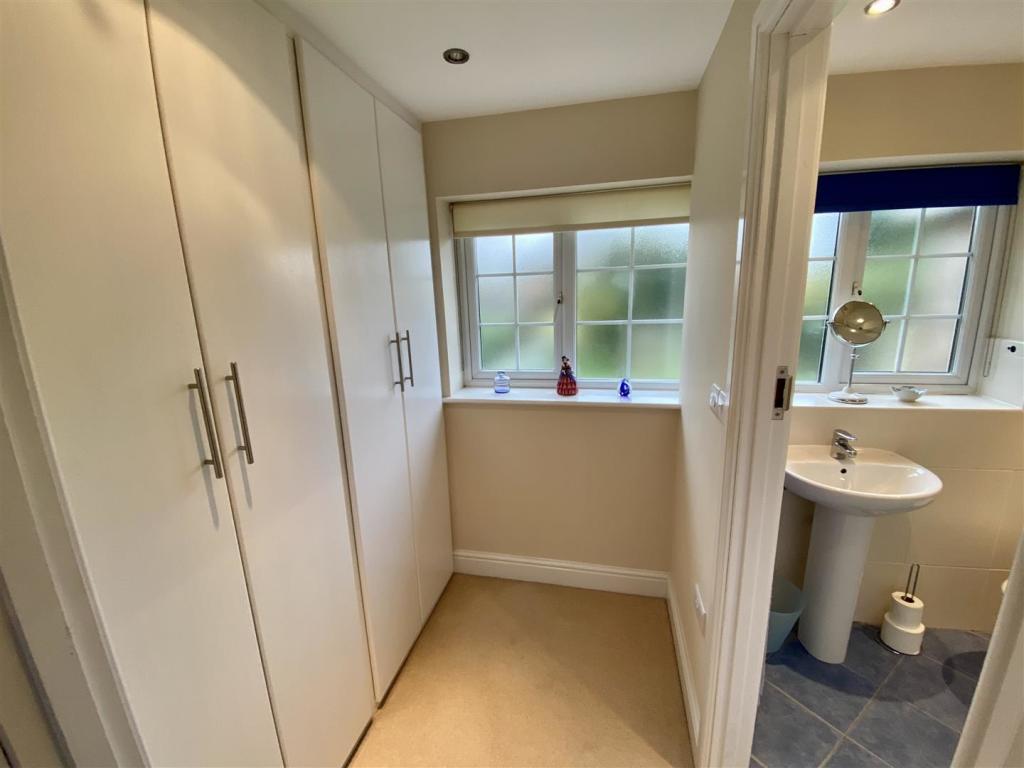 DRESSING AREA