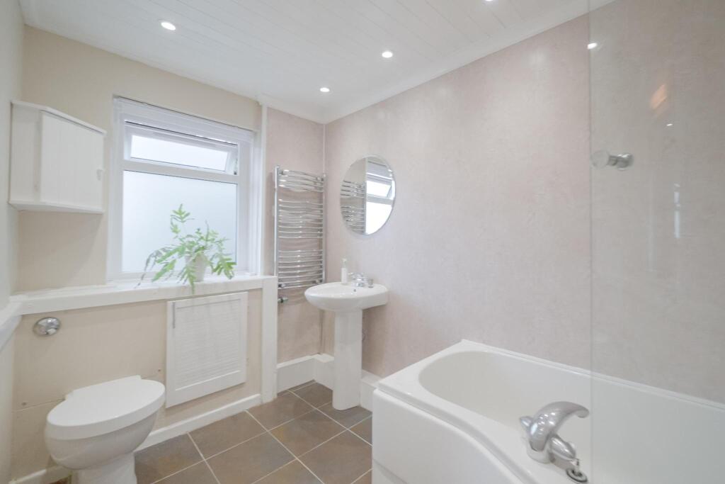 Bathroom (Ground Floor)