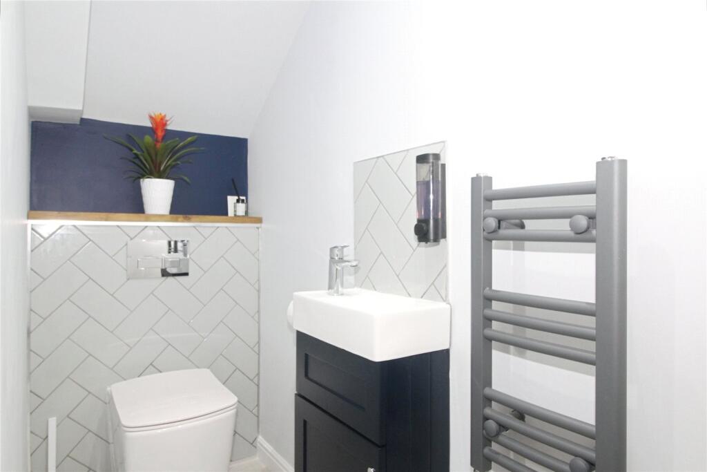 Cloakroom/Wc