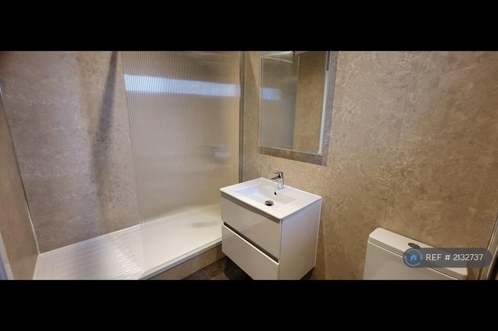 Flat 6a - Shower Room