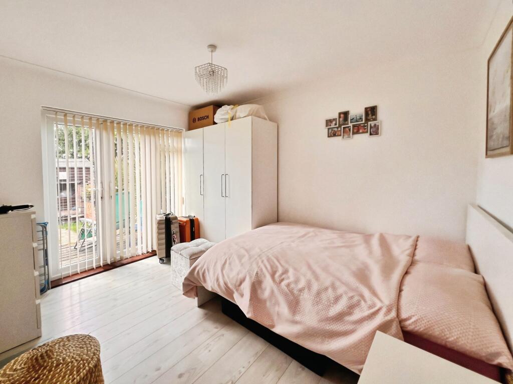 b1ddc76fmaster20bedroom