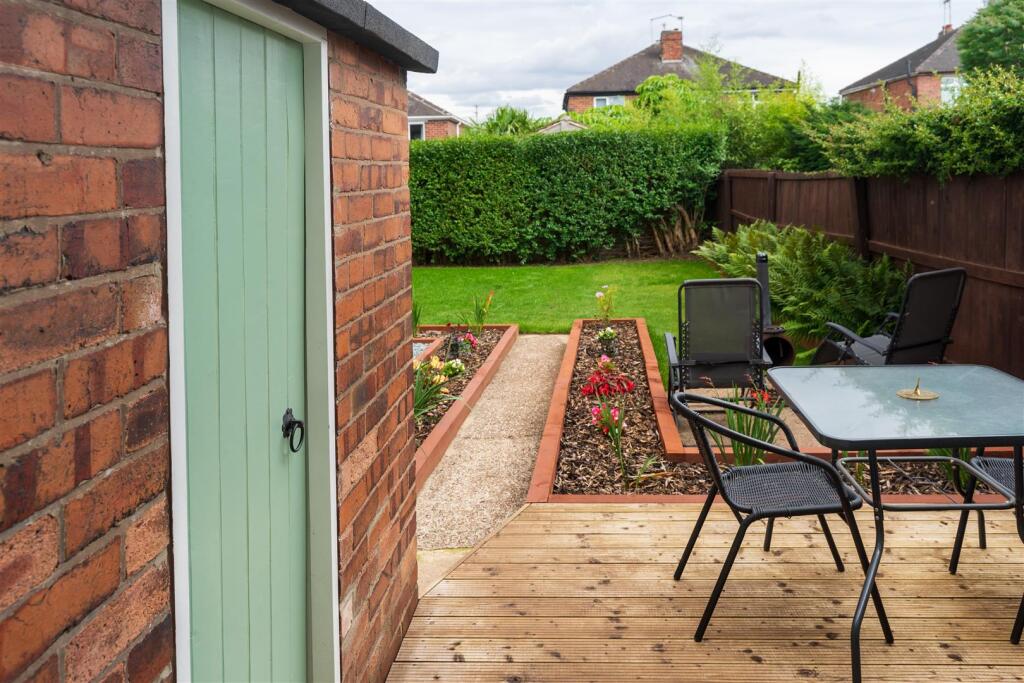 Back_garden_from_back_door.jpg