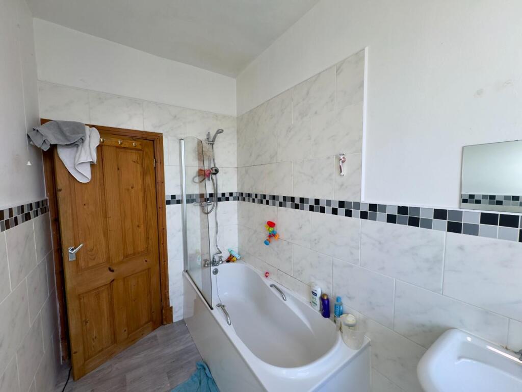 Bathroom Photo 2 Lowerhouse Lane, Burnley, For Sal