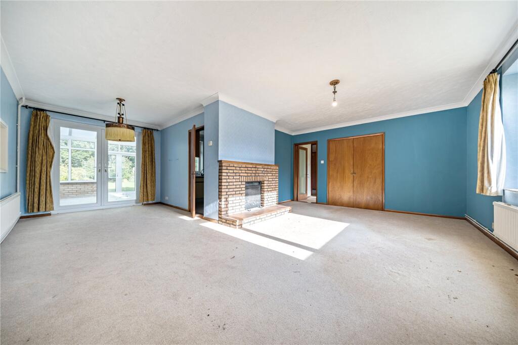 Sitting/Dining Room