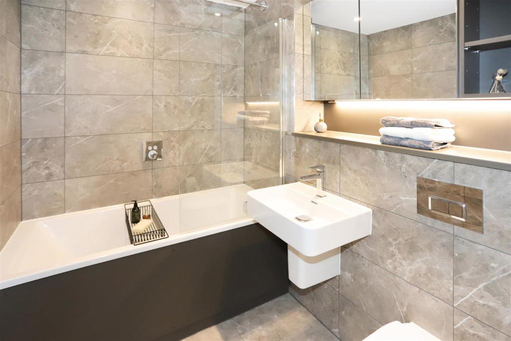 Bathroom1005.jpg