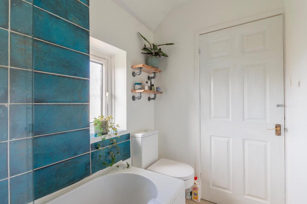 0B2TRCS - Bathroom A.jpg