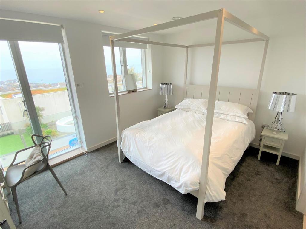 11 Towan Heights Bedroom 1