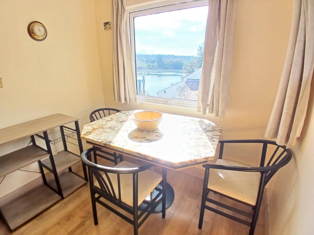 DINING ROOMN 