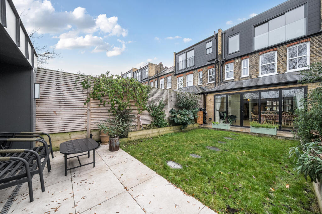 1395764-9-695d388...