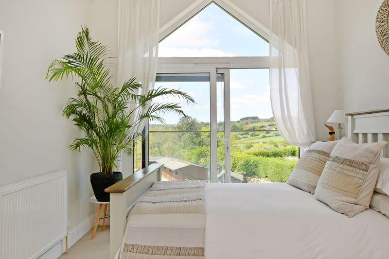 Juliette Balcony &amp; Views