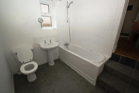 6 Laxey Road (3).JPG