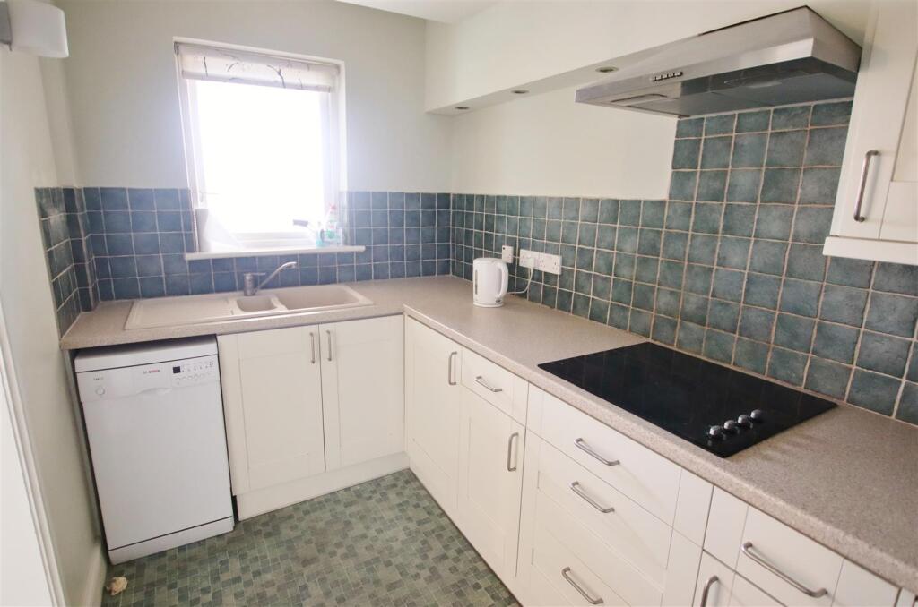 Kitchen 1.JPG