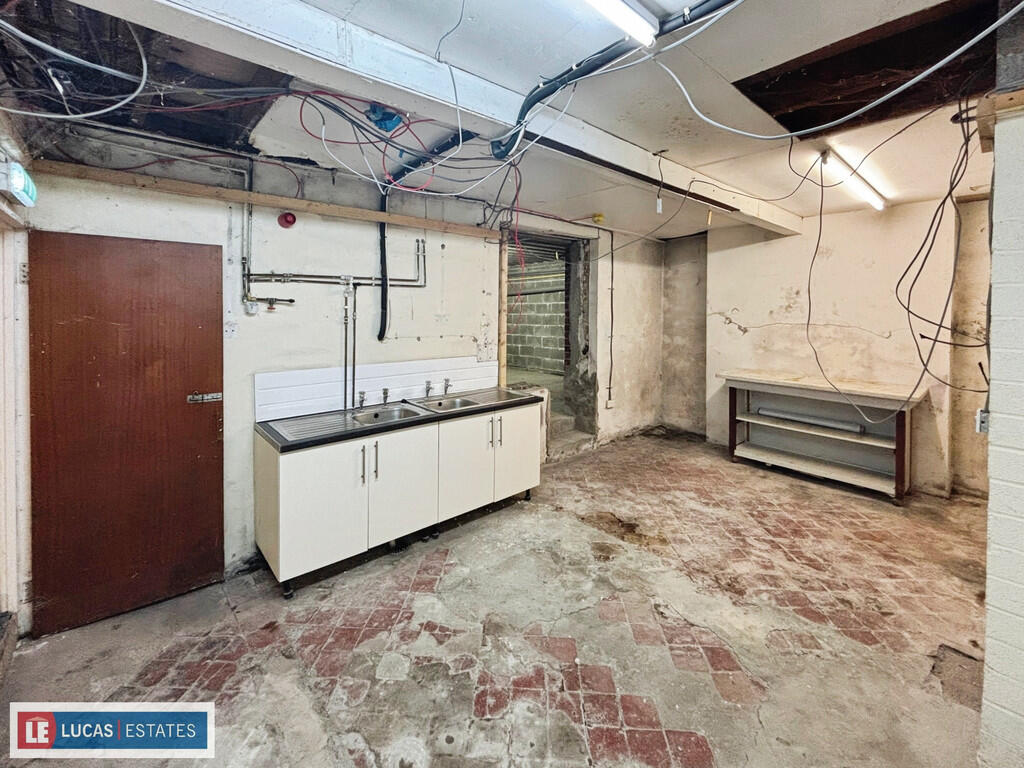 090231c9-16-4876-...