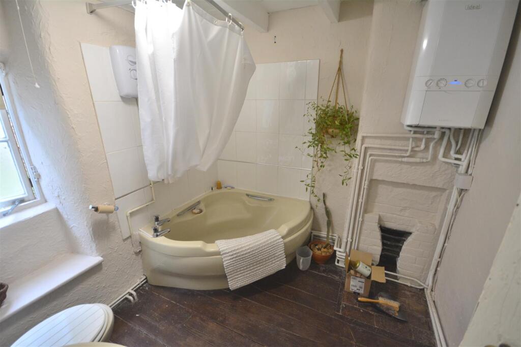 Hopping Hill Bathroom.JPG