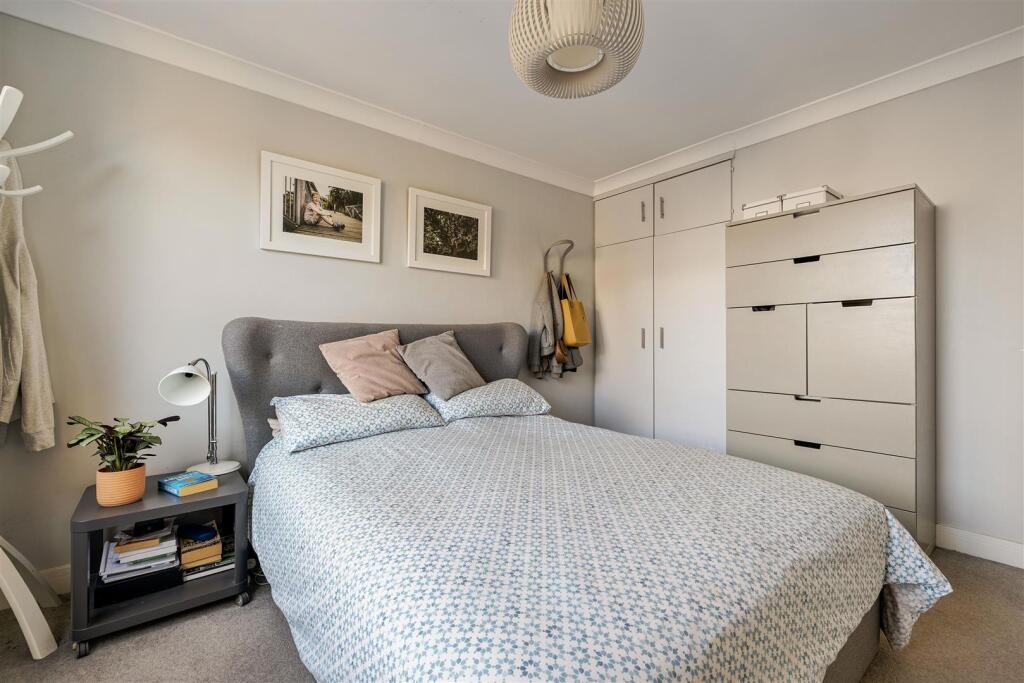 Christchurch Square E9