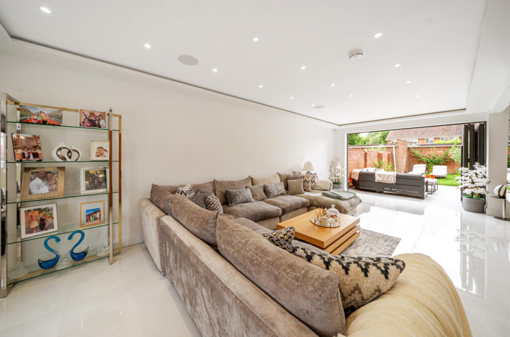 1330305-15-688b38...