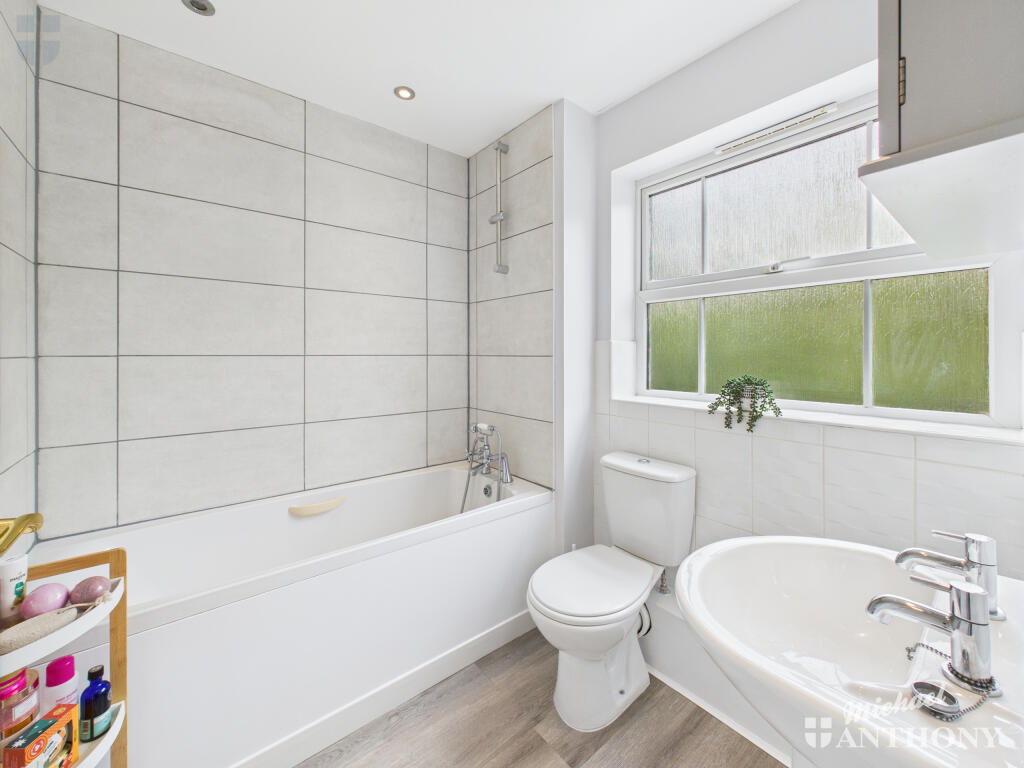 CAM03852G0-PR0392-STILL013