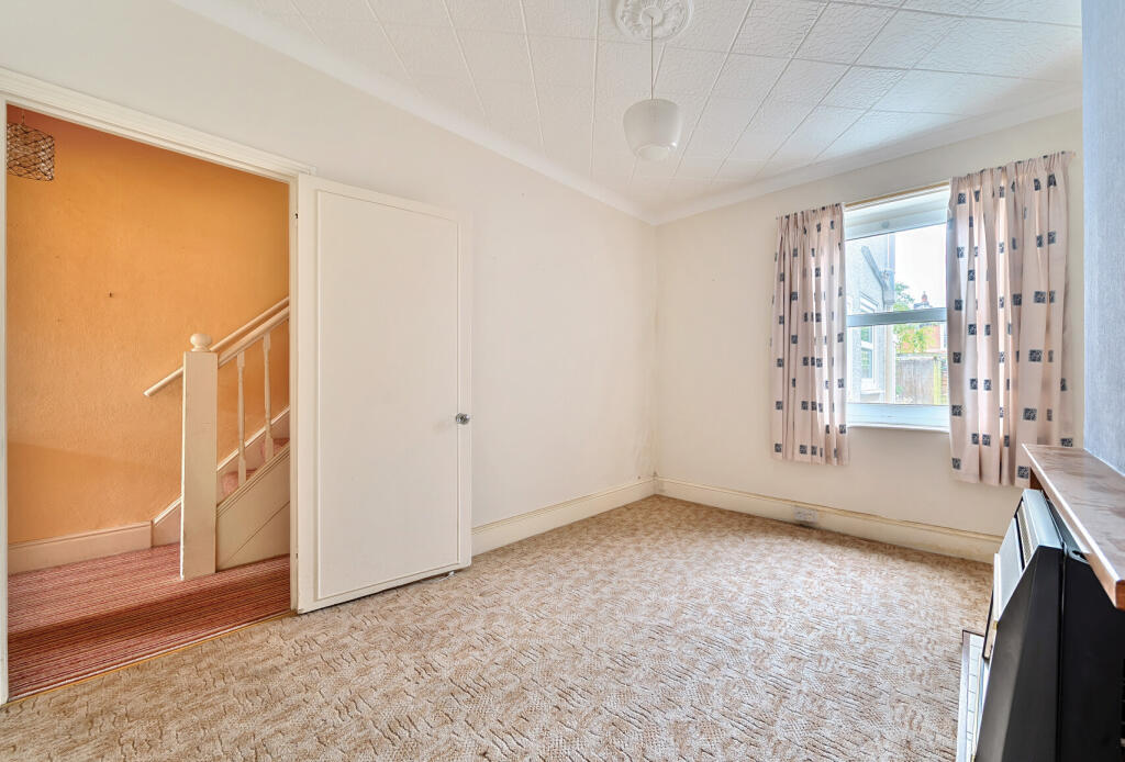 1296097-6-682ae2b...