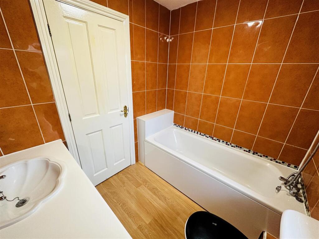 Bathroom1.jpg