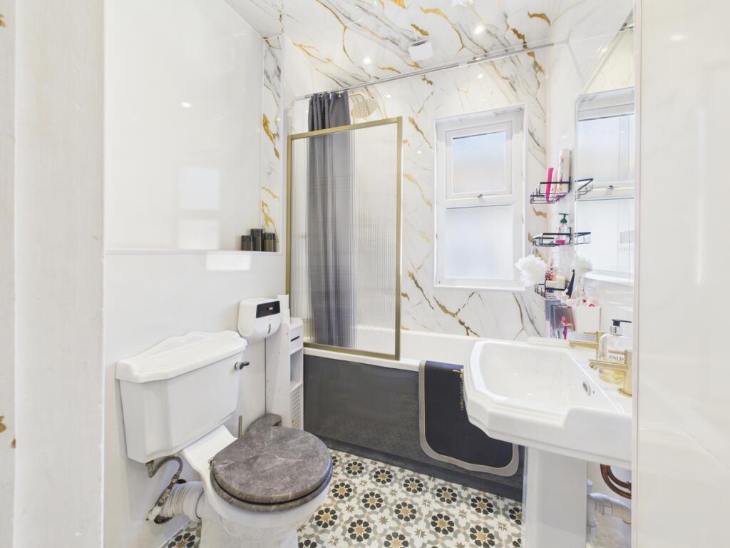 CAM03062G0-PR0215-STILL031