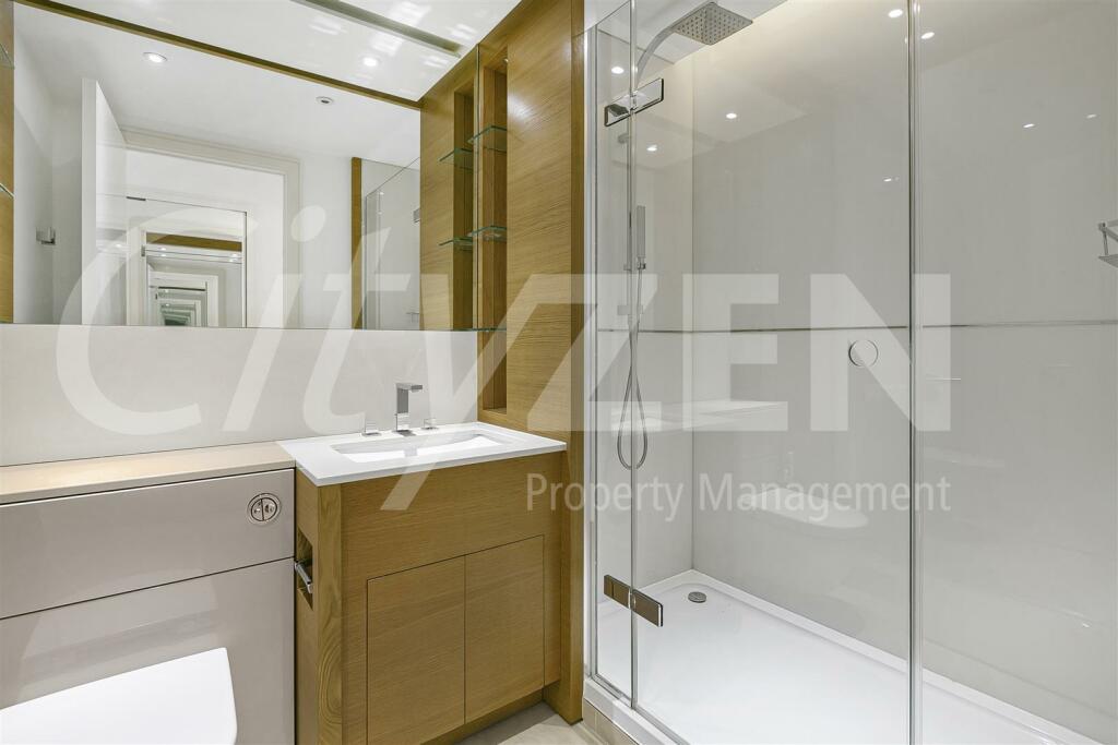 EN SUITE SHOWER ROOM