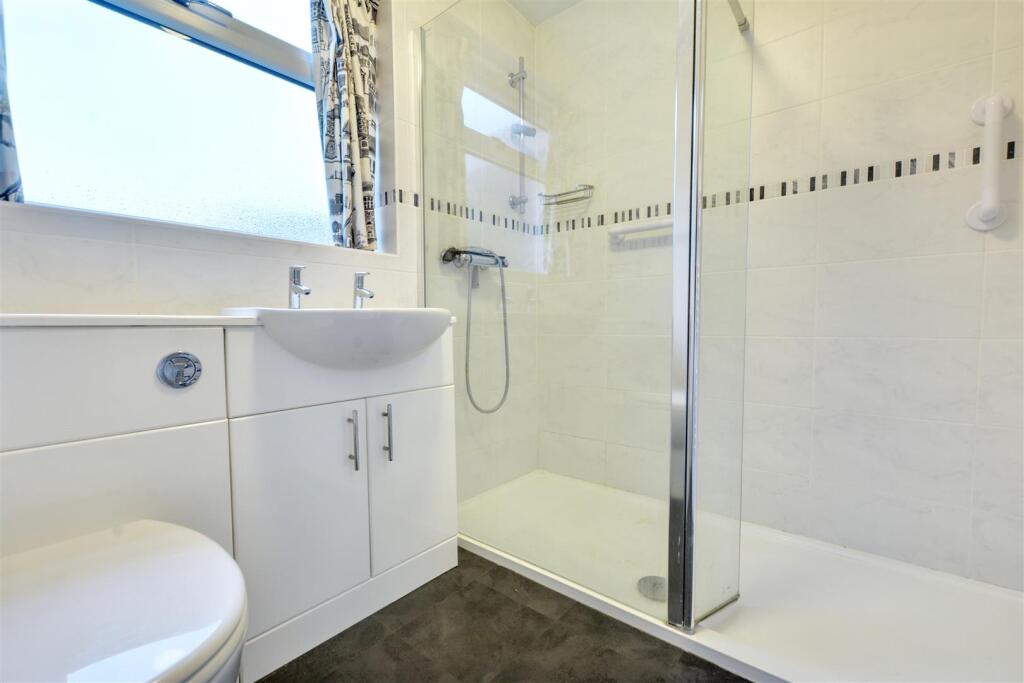 Shower Room_1.jpeg