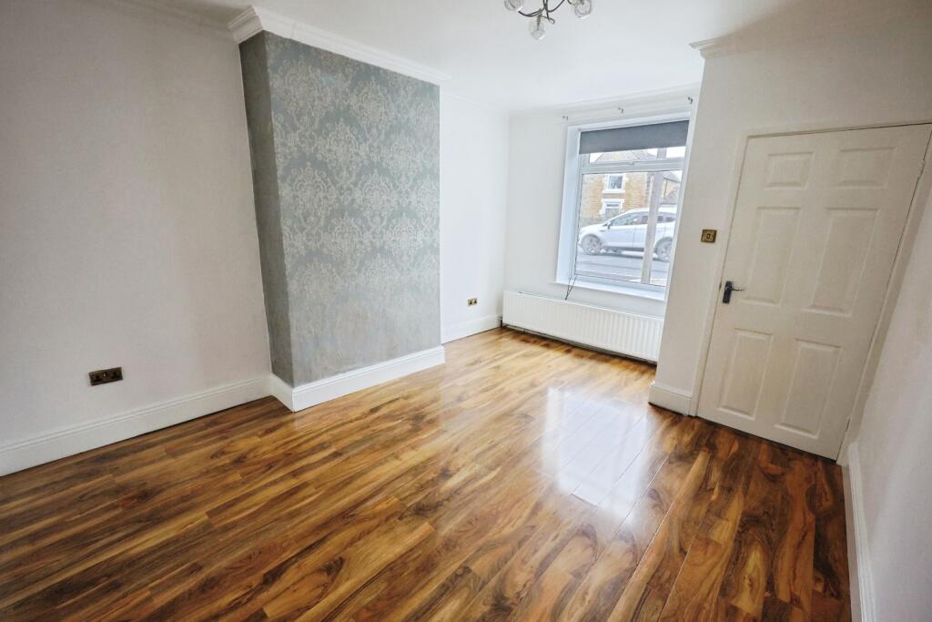 pbox-bedroom-325354.JPG