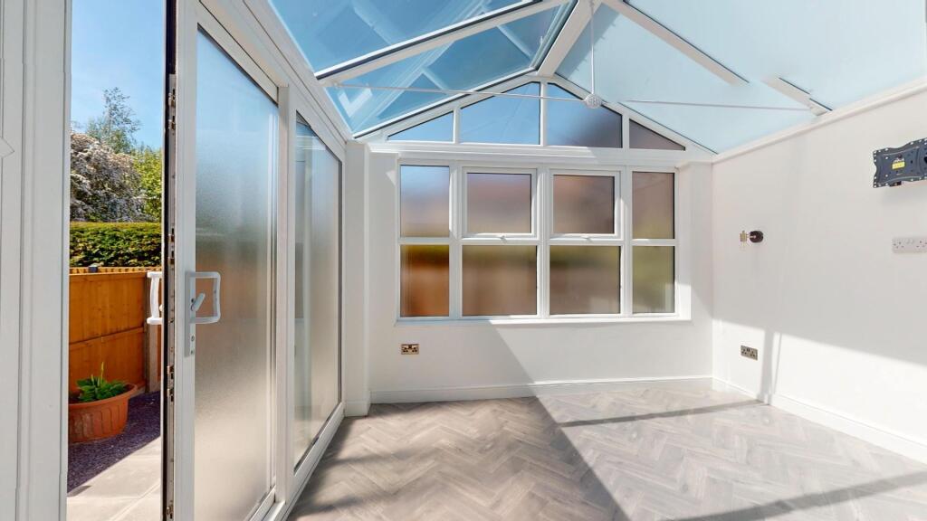 CONSERVATORY/DINING ROOM