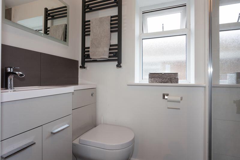 EN SUITE
