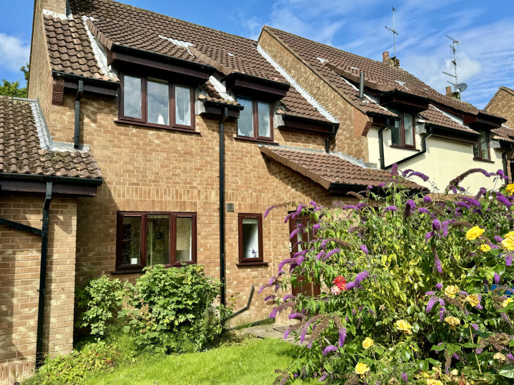 1 Bedroom Flat - For Sale by Auction