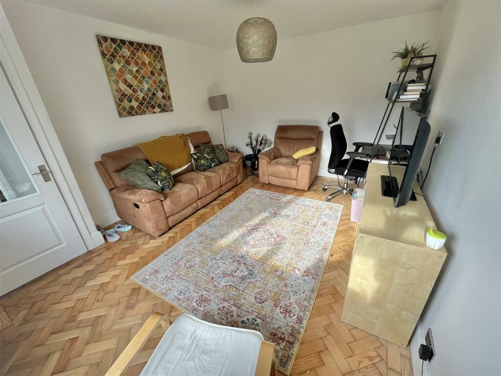 Lounge Aspect 3.jpg