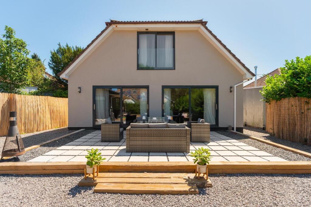 3C5LBY - External D.jpg