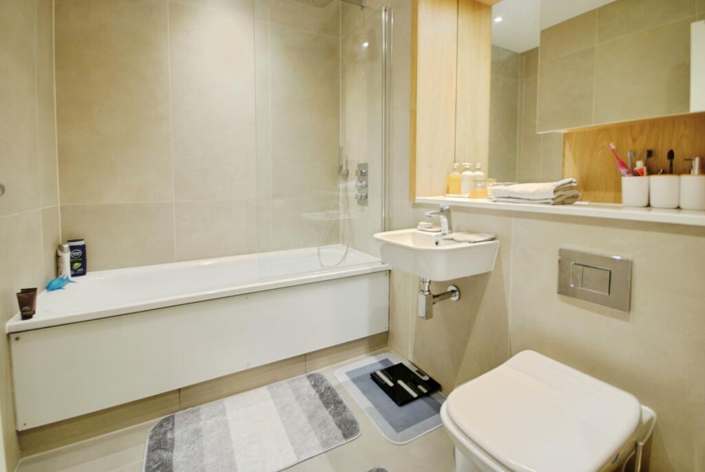 pbox-bathroom-319146.jpg