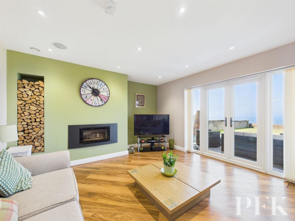 Lounge/Dining/Kitchen Family Room