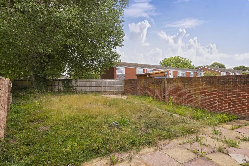 Willow Crescent_14.jpg