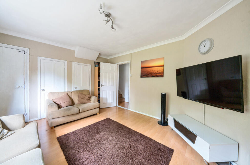 1284568-10-6836e2...