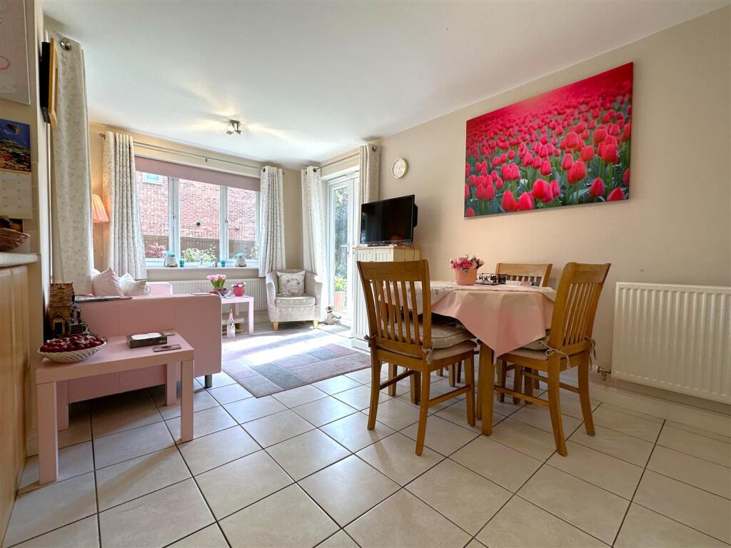 Living/Dining Area 679