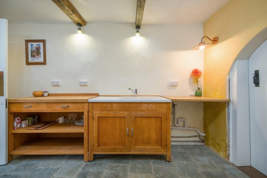 1440px-Crown Hill...