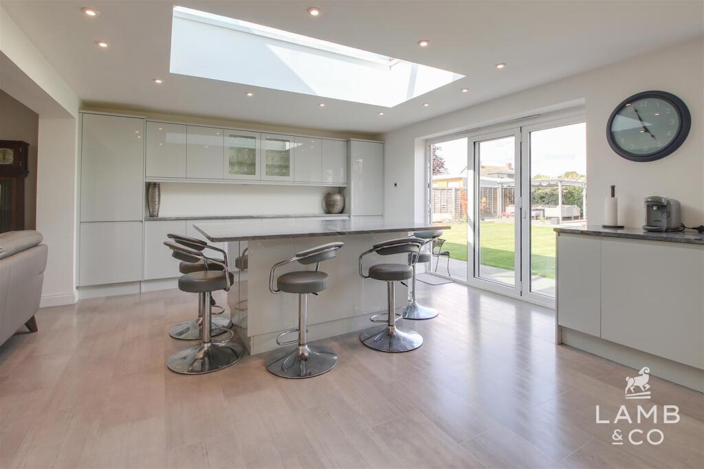 KITCHEN/ BREAKFAST ROOM