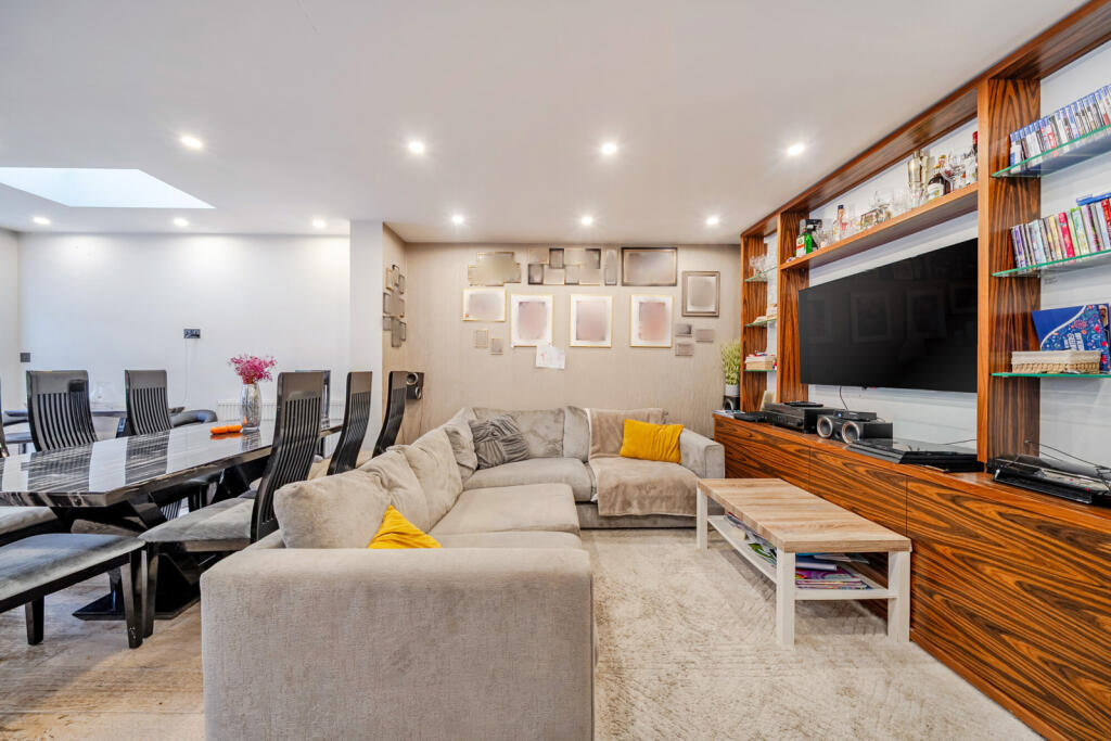 1382815-2-691dcda...