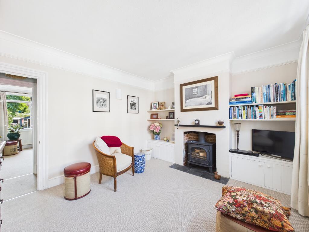 CAM01354G0-PR0572-STILL001